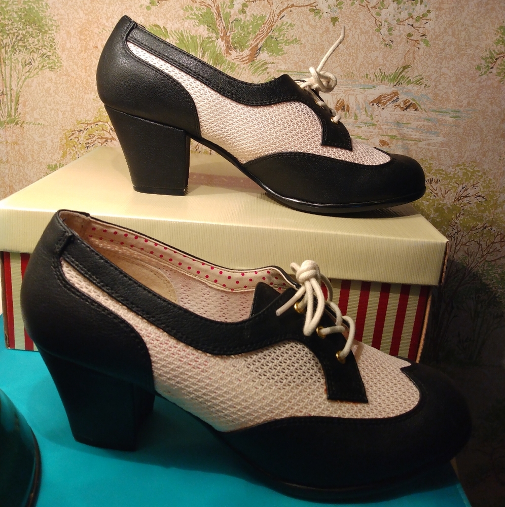 BAIT Remmy Classic Black Oxfords